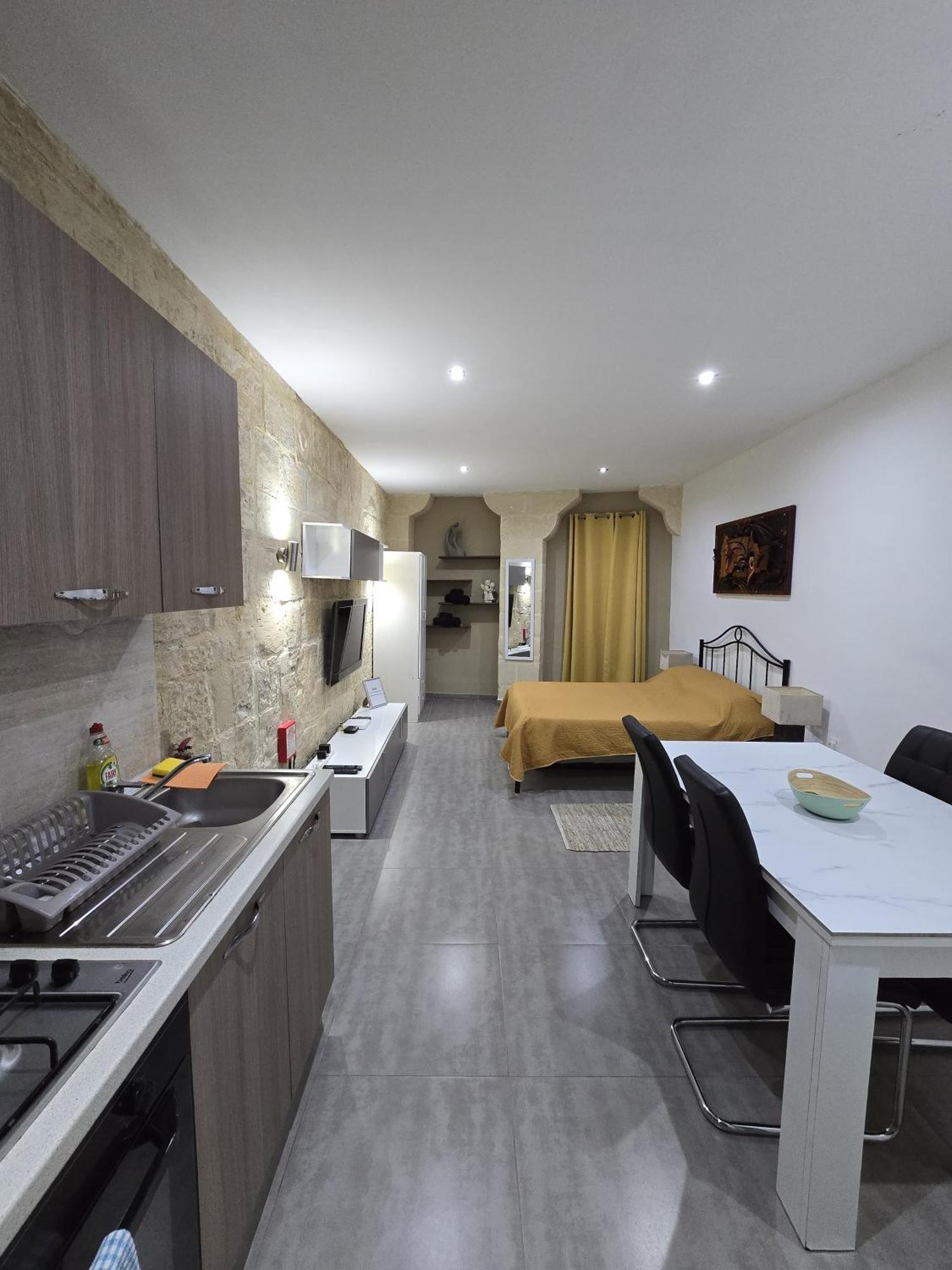 Hotel Sqaq Numru 1 Accomodation Rabat Esterno foto