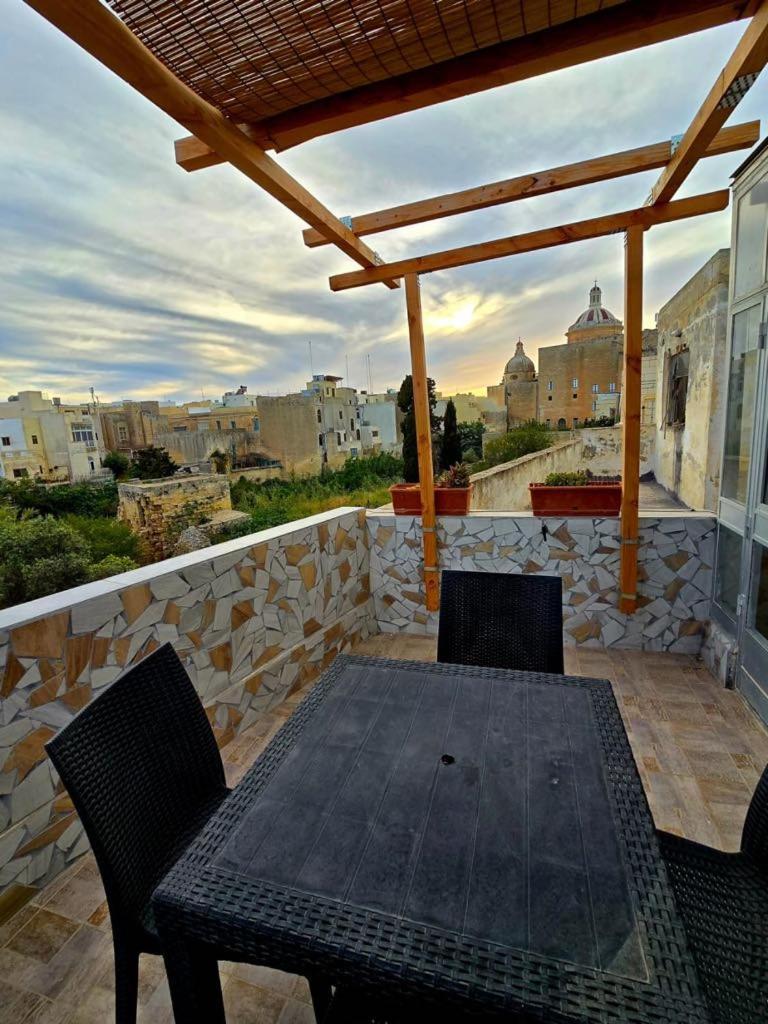 Hotel Sqaq Numru 1 Accomodation Rabat Esterno foto